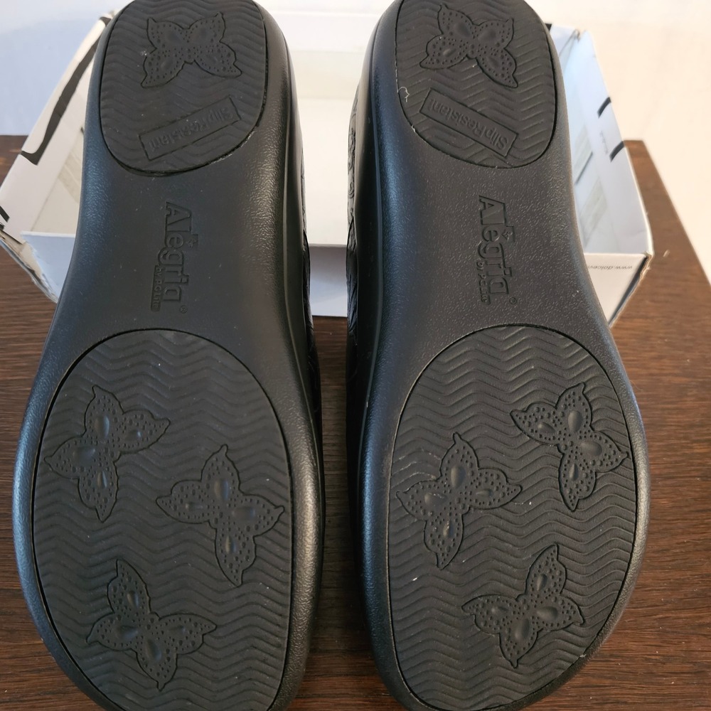 Alegria Keli Black Embossed Floral Leather Slip Resistant Clogs Shoes EU 41 - Picture 7 of 10